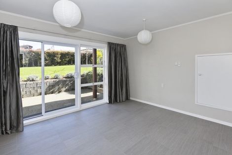 Photo of property in 27 Mcbreen Avenue, Northcote, Auckland, 0627