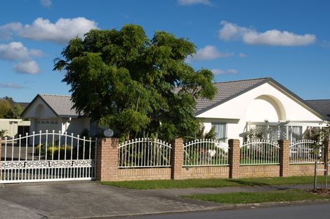 Photo of property in 60 West Fairway, Golflands, Auckland, 2013