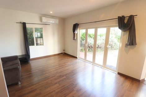 Photo of property in 2/879 East Coast Road, Northcross, Auckland, 0632