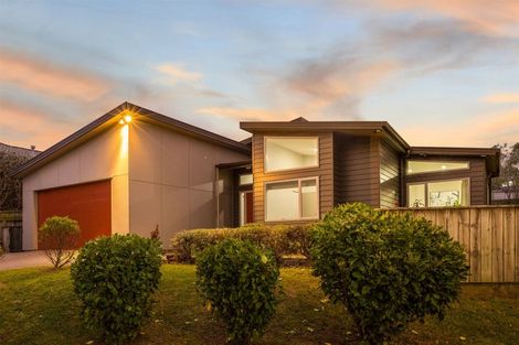 Photo of property in 5 Fiordland Place, Aotea, Porirua, 5024