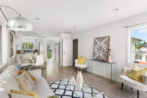 Photo of property in 16 Dunraven Place, Torbay, Auckland, 0630