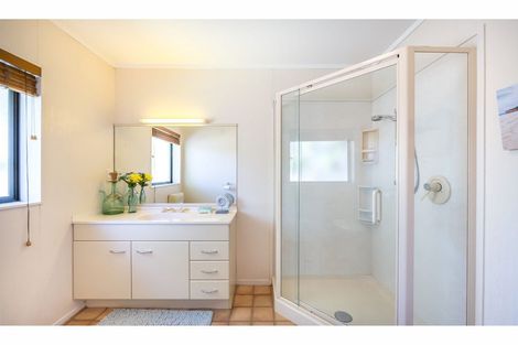 Photo of property in 35 Motutapu Avenue, Manly, Whangaparaoa, 0930