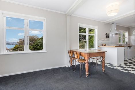 Photo of property in 31 Airlie Road, Plimmerton, Porirua, 5026