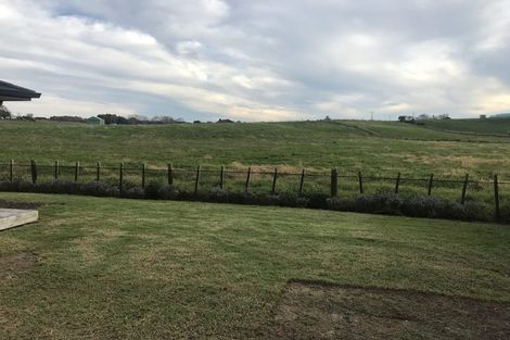 Photo of property in 30 Breaker Grove, Waiuku, 2123