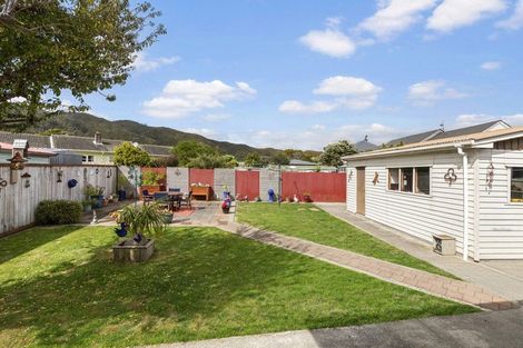 Photo of property in 44 Churton Crescent, Taita, Lower Hutt, 5011