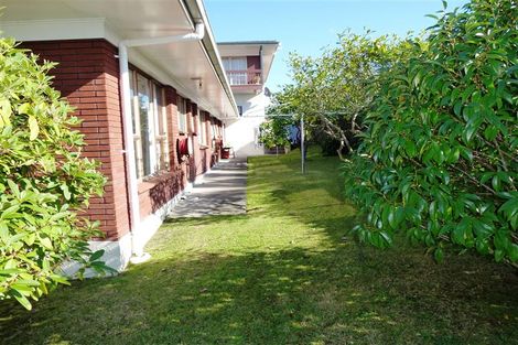 Photo of property in 3 Manhattan Heights, Glendene, Auckland, 0602