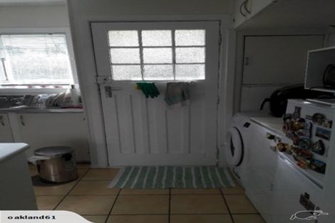 Photo of property in 39 Titoki Street, Te Atatu Peninsula, Auckland, 0610