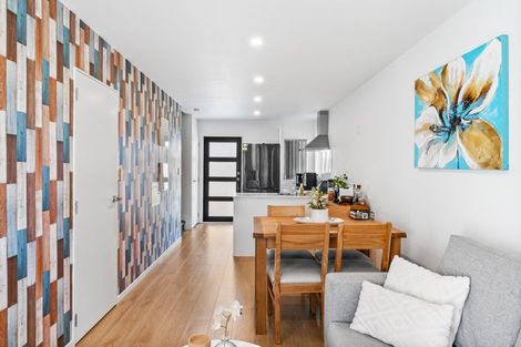 Photo of property in 4/6 South Pacific Place, Henderson, Auckland, 0612