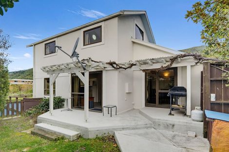 Photo of property in 86 Moana View Road, Waikawa, Picton, 7220