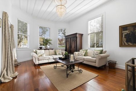 Photo of property in 30 Maritime Terrace, Birkenhead, Auckland, 0626