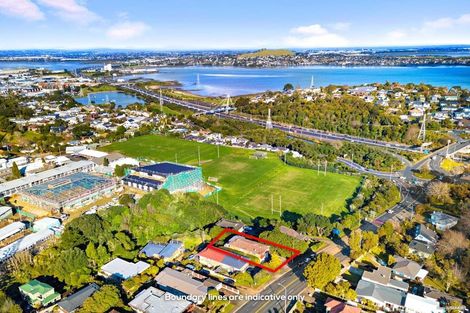 Photo of property in 57 Queenstown Road, Onehunga, Auckland, 1061