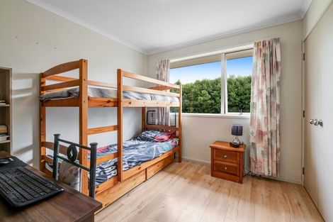 Photo of property in 17 Aitkenhead Court, Parakai, 0830