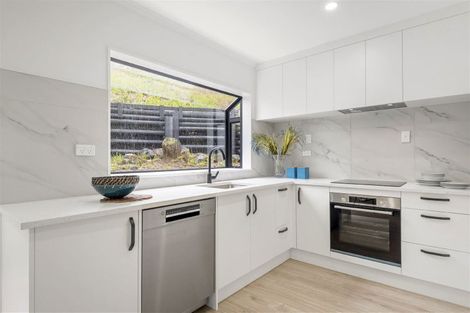 Photo of property in 2 Stitchbird Close, Murrays Bay, Auckland, 0630