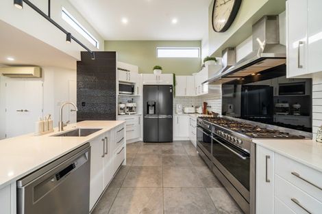 Photo of property in 11 Corlett Road, Plimmerton, Porirua, 5026