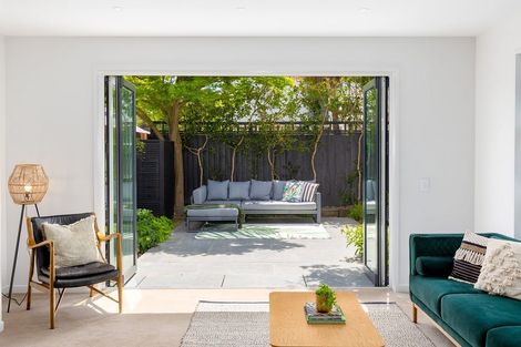 Photo of property in 93 Holly Road, St Albans, Christchurch, 8014