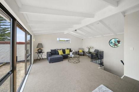 Photo of property in 33 William Bryan Drive, Half Moon Bay, Auckland, 2012