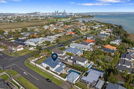 Photo of property in 38 Aramoana Avenue, Devonport, Auckland, 0624