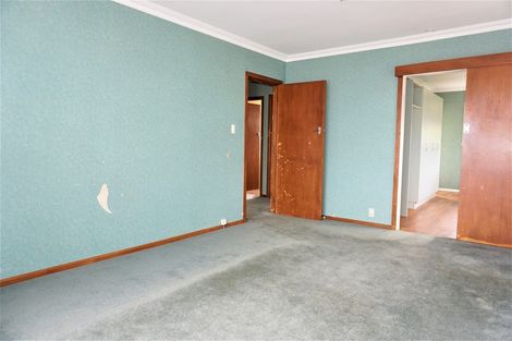 Photo of property in 32 Queenwood Road, Levin, 5510