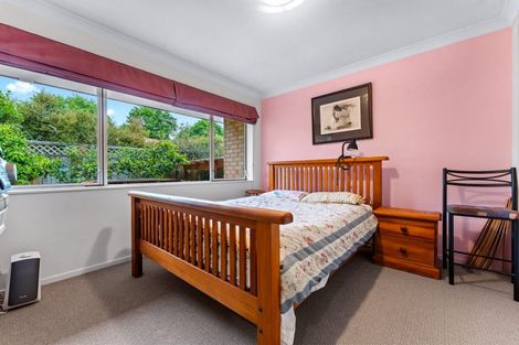 Photo of property in 12 Stonedge Lane, Rosedale, Auckland, 0632