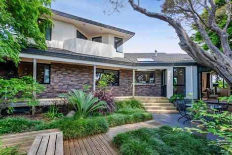 Photo of property in 15 Del Mar Place, Merrilands, New Plymouth, 4312