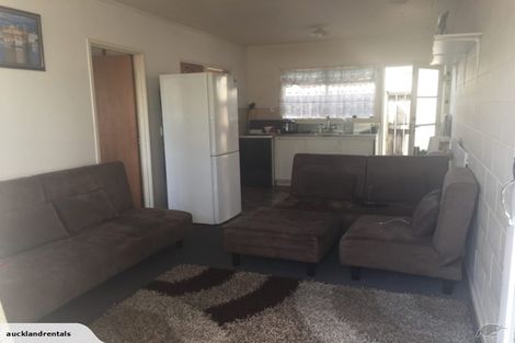 Photo of property in 21 Kamara Road, Glen Eden, Auckland, 0602