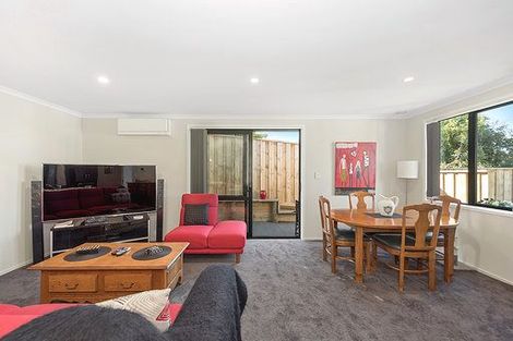 Photo of property in 1/142 Forest Lake Road, Forest Lake, Hamilton, 3200