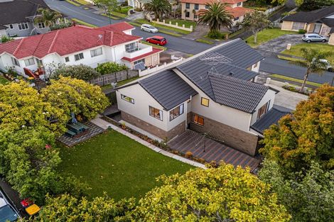 Photo of property in 22 Hogarth Rise, West Harbour, Auckland, 0618