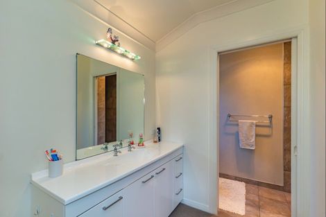 Photo of property in 68a Mako Mako Road, Levin, 5510