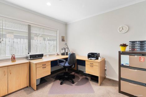 Photo of property in 25 Willowgrange Place, Pukekohe, 2120