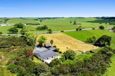 Photo of property in 310 Waiteitei Road, Wellsford, 0974