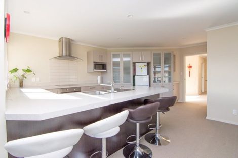 Photo of property in 8 Medallion Court, Kelvin Grove, Palmerston North, 4414