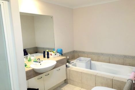 Photo of property in 39 Delmont Close, East Tamaki Heights, Auckland, 2016