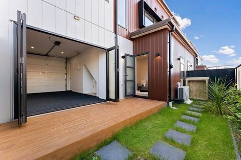 Photo of property in 729 Massey Road, Mangere, Auckland, 2022