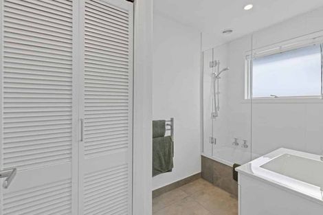 Photo of property in 1/82 Holly Road, St Albans, Christchurch, 8014