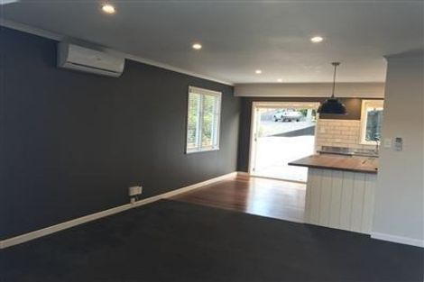 Photo of property in 27 Ellice Road, Totara Vale, Auckland, 0629