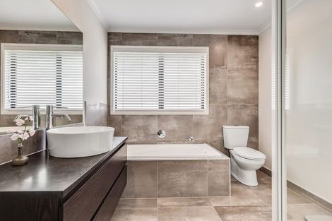 Photo of property in 32 Robert Hastie Drive, Mangawhai, 0573