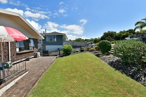 Photo of property in 13a Albatross Road, Red Beach, 0932