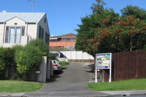 Photo of property in 1/865 Beach Road, Waiake, Auckland, 0630