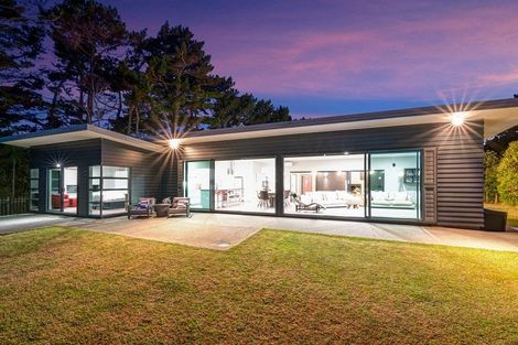 Photo of property in 102 West Road, Kaukapakapa, 0873