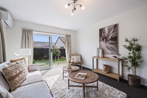 Photo of property in 2/2 Queenspark Drive, Parklands, Christchurch, 8083