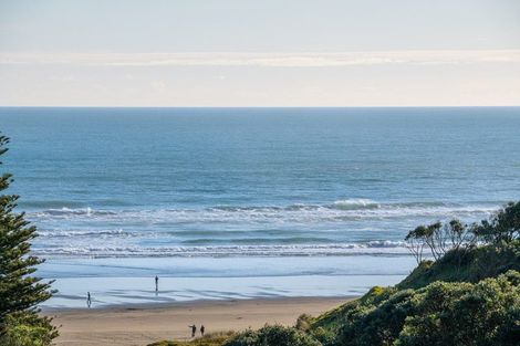 Photo of property in 10 Waitea Road, Muriwai, Waimauku, 0881