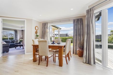 Photo of property in 2 Gibbston Close, Huntington, Hamilton, 3210