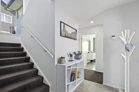 Photo of property in 2 Promontory Crescent, Newlands, Wellington, 6037