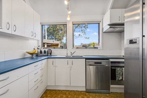 Photo of property in 58 Shetland Street, Glen Eden, Auckland, 0602