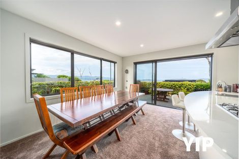 Photo of property in 14 Cromwell Point, Newlands, Wellington, 6037