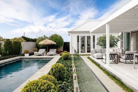 Photo of property in 12 Sandpiper Avenue, Point Wells, 0986