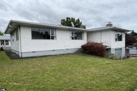 Photo of property in 3 Kendal Place, Merrilands, New Plymouth, 4312