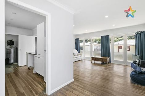 Photo of property in 21 Shackleton Grove, Stokes Valley, Lower Hutt, 5019