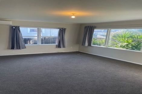 Photo of property in 2/468 Swanson Road, Ranui, Auckland, 0612