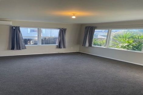 Photo of property in 2/468 Swanson Road, Ranui, Auckland, 0612